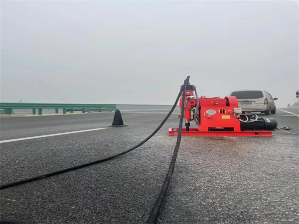 名山马路路基路面开裂下沉注浆加固灌浆